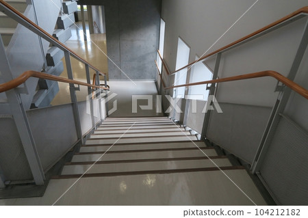 帶平台的樓梯 104212182
