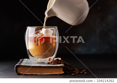 Iced cold brew coffee and freshly roasted coffee beans 104214262