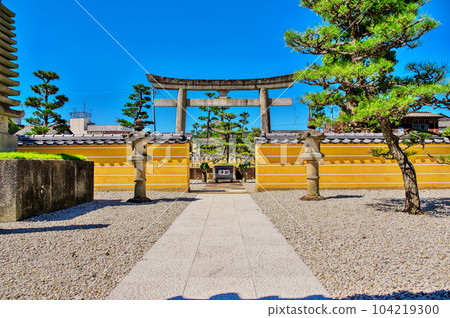 正寺鬆平廣忠陵：愛知縣岡崎市 104219300