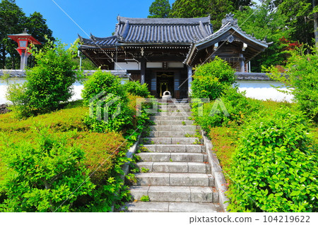 [京都府] 晴朗天氣下的西山禪峰寺藥師堂 104219622