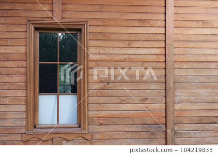 establish shot of a old wooden house  104219833
