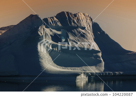 Floating icebergs in Paradise Bay, Antartica. Floating icebergs in Paradise Bay, Antartica. 104220087