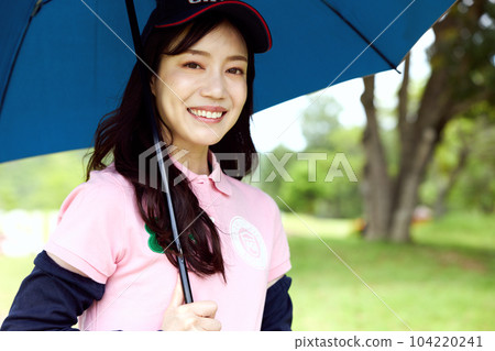 Women playing golf 104220241