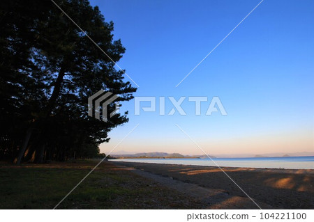 傍晚的重富海灘(鹿兒島縣姫市) 傍晚的重富海灘(鹿兒島縣姫市) 104221100