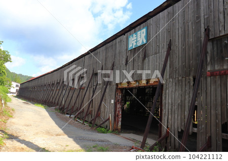 奧羽本線峠毛站雪棚外觀（車站出入口側） 104221112