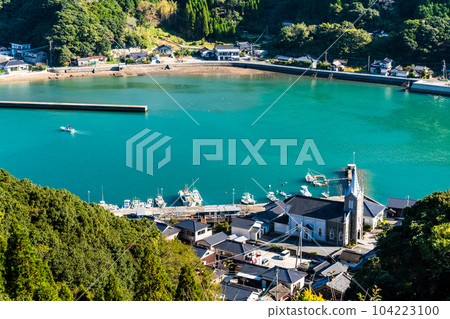 View of Sakitsu Village from Chapel Bell Observation Park [Amakusa City, Kumamoto Prefecture] 104223100