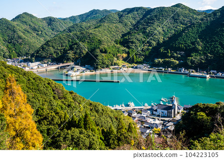 View of Sakitsu Village from Chapel Bell Observation Park [Amakusa City, Kumamoto Prefecture] 104223105