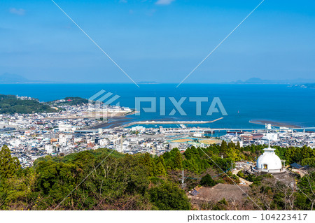 View of Amakusa City from Jumanzan Park Observatory [Amakusa City, Kumamoto Prefecture] 104223417