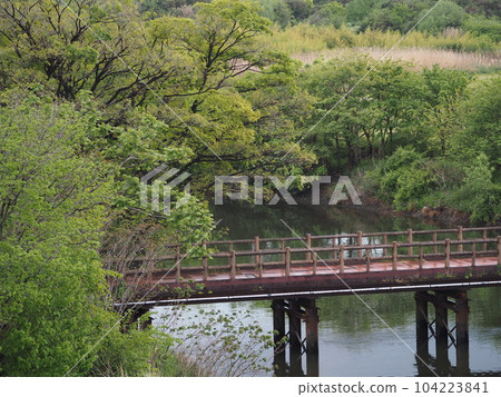 埼玉縣川口市荒川三棱水門的早春景色 埼玉縣川口市荒川三棱水門的早春景色 104223841