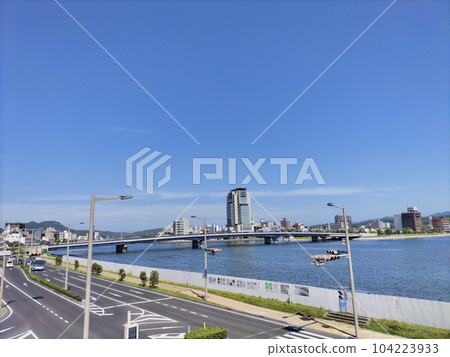 從松江市役所眺望宍道湖大橋 從松江市役所眺望宍道湖大橋 104223933