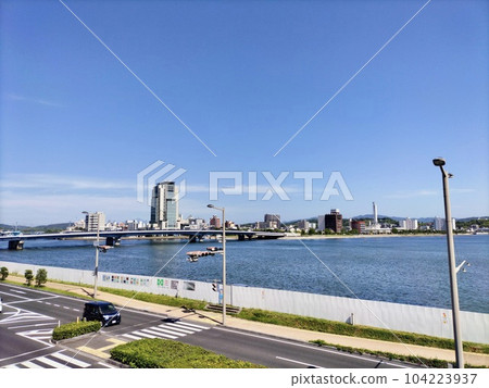 從松江市役所眺望宍道湖大橋 從松江市役所眺望宍道湖大橋 104223937