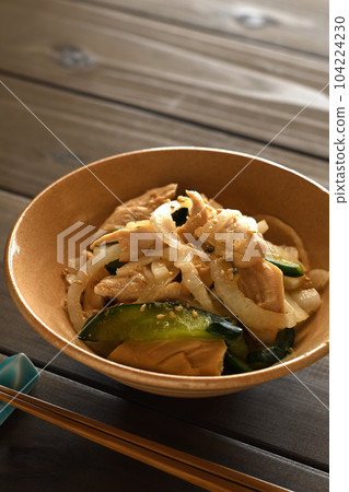 New onion and chicken fillet dressing New onion and chicken fillet dressing 104224230