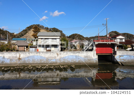 Katsuura, Chiba Scenery with a round mailbox (in front of a private house near Okitsu Kaihin Park) 104224551
