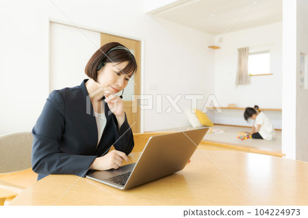 photo of mom working from home 104224973