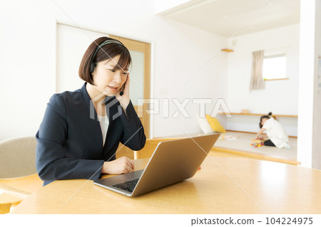 photo of mom working from home 104224975