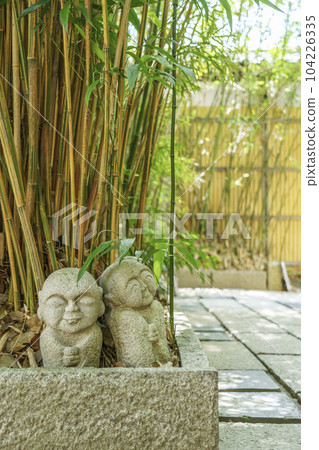 "Yuzuriai no Michi", a path leading from the main hall of Zenkyoan to the garden 104226335
