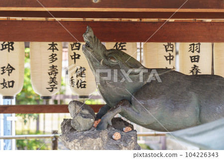 建仁寺分院，Marishtendo 堂內的野豬雕像 104226343