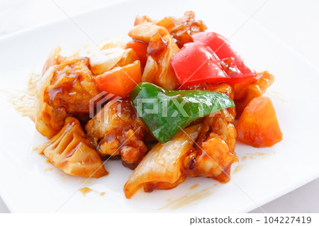 健康的糖醋排骨,搭配大量洋蔥、胡蘿蔔、青椒等蔬菜 健康的糖醋排骨,搭配大量洋蔥、胡蘿蔔、青椒等蔬菜 104227419