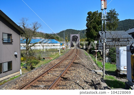 區域鐵路設施藍天、鐵橋和鐵路風景 區域鐵路設施藍天、鐵橋和鐵路風景 104228069
