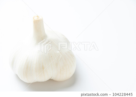 Garlic, one. (white background) 104228445