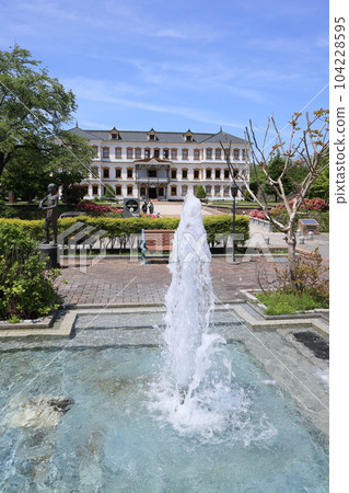 這是小坂礦山辦公室的照片,前景是噴泉。 這是小坂礦山辦公室的照片,前景是噴泉。 104228595