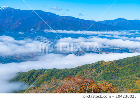 [雲海素材]秋天從神風形山看到稻穀的雲海[長野縣] 104230023