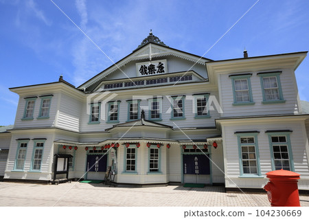 This is a photo of Korakukan in Kosaka Town, Akita Prefecture, with a cloudy blue sky in the background. This is a photo of Korakukan in Kosaka Town, Akita Prefecture, with a cloudy blue sky in the background. 104230669