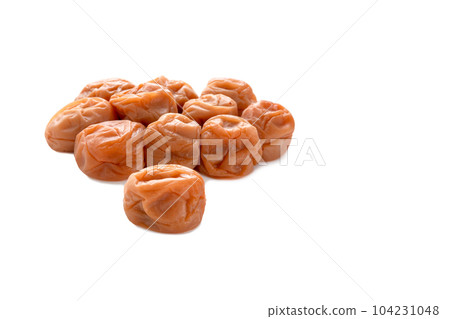 Sweet and salty Kishu Nanko Ume, Umeboshi [White background/clipping] 104231048