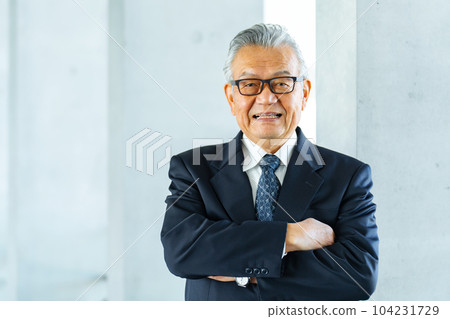 業務高級總裁 104231729