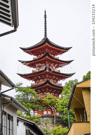 安藝宮島，從町屋通看到的五層寶塔 104233214