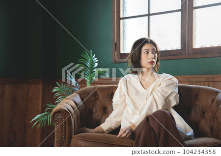 女青年沙發 104234358