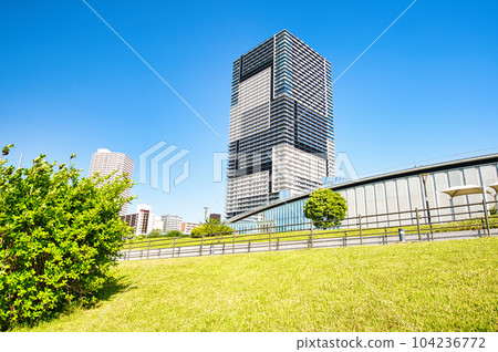 從豐洲公園看到的豐洲和新豐洲高層公寓的景色 從豐洲公園看到的豐洲和新豐洲高層公寓的景色 104236772