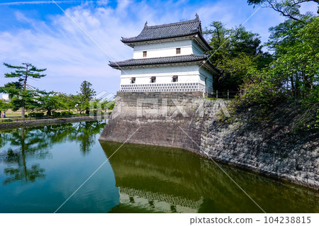 Shibata Castle on a sunny morning (Shibata City, Niigata Prefecture) Shibata Castle on a sunny morning (Shibata City, Niigata Prefecture) 104238815