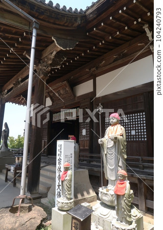 In front of the Great Buddha Hall of Zenkoji Temple and Sokyuji Temple In front of the Great Buddha Hall of Zenkoji Temple and Sokyuji Temple 104240793