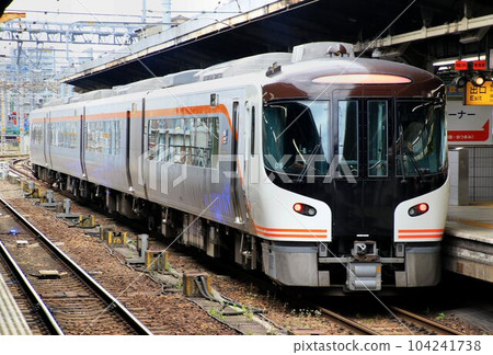 Hida road to Takayama with a hybrid system... The latest hybrid diesel train / limited express [Hida] HC85 series 104241738