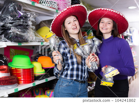Girls in red sombrero holding maracas 104241802