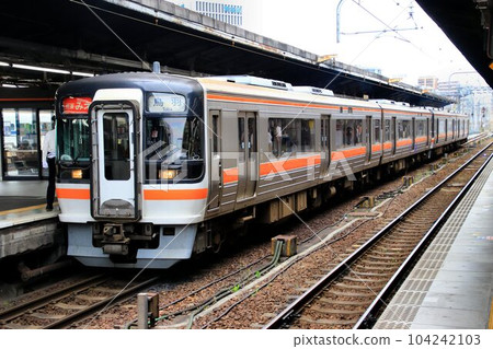 快速連接名古屋與伊勢、鳥羽...柴油快速[三重]系列 Kiha 75 104242103