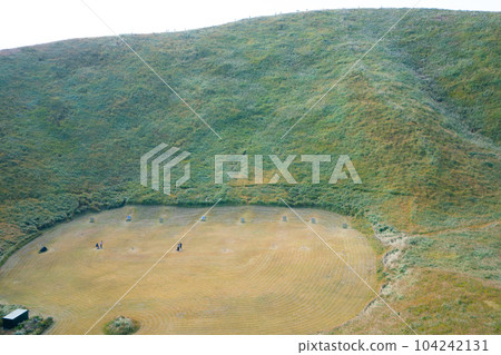 秋天的大室山火山口 1 靜岡縣伊東市 104242131