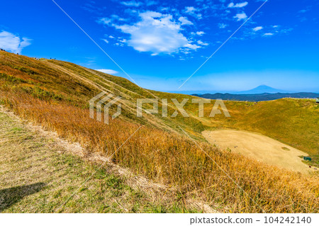 Omuroyama crater in sunny autumn 3 Ito City, Shizuoka Prefecture 104242140