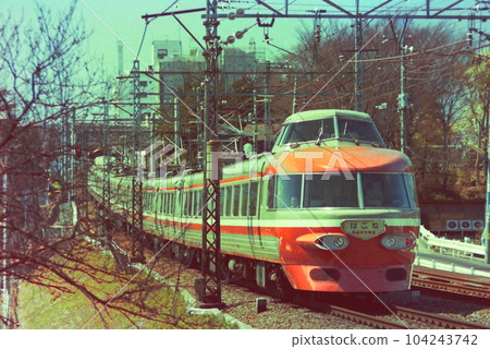 1976年3月21日,接近成城學園的“箱根”3100 NSE列車 1976年3月21日,接近成城學園的“箱根”3100 NSE列車 104243742