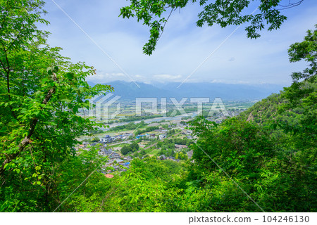 新綠和安曇野市的街道[初夏] 104246130