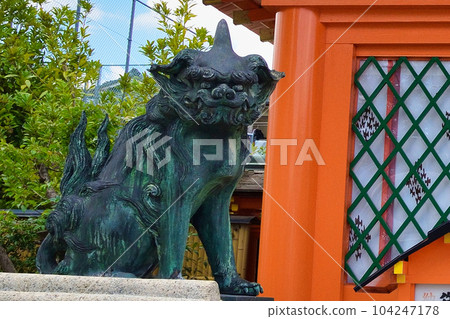 摺紙稻荷神社本宮前的小主努（京都市山科區） 104247178
