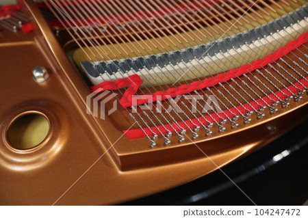 piano 104247472