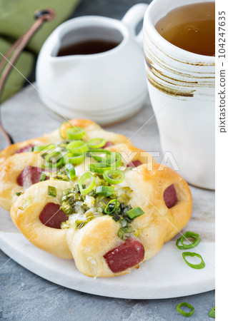 Green onion and hot dog bun 104247635