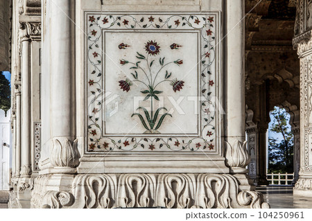Detail section of a decorative pillar, Red Fort, New Delhi 104250961