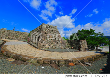 [兵庫縣] 晴天時的丹波筱山城鐵門遺址 104251214