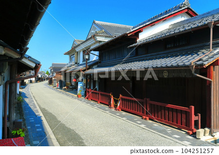 [Hyogo Prefecture] Townscape of Kawaramachi Tsumairi Merchant Houses in Sunny Weather (Tamba Sasayama Castle Town) 104251257