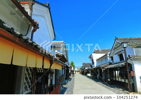 [Hyogo Prefecture] Townscape of Kawaramachi Tsumairi Merchant Houses in Sunny Weather (Tamba Sasayama Castle Town) 104251274