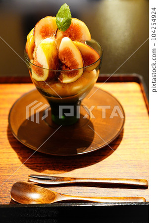 Ice cream parfait topped with fresh figs Ice cream parfait topped with fresh figs 104254924