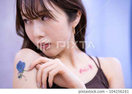 woman with tattoo woman with tattoo 104256281